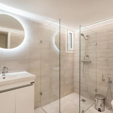 דירה Charming 3bd Apt. Close To Metro אתונה