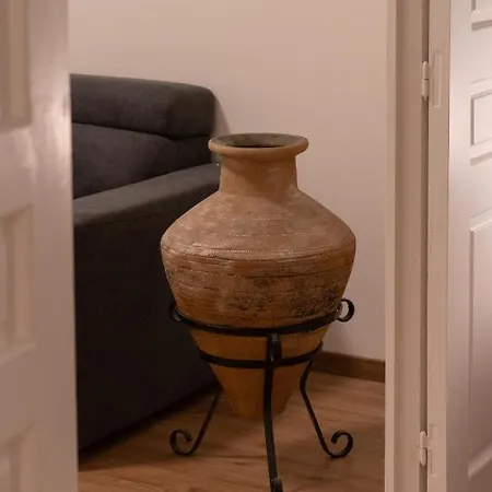 Charming 3bd Apt. Close To Metro דירה