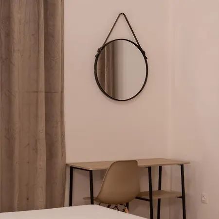 דירה Charming 3bd Apt. Close To Metro אתונה