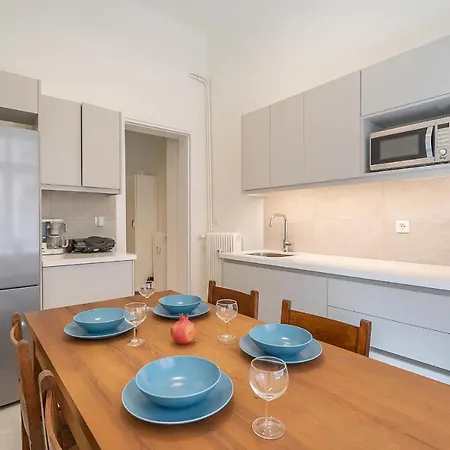 Charming 3bd Apt. Close To Metro Athens