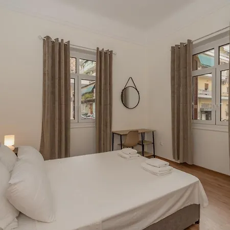 Apartment Charming 3bd Apt. Close To Metro Athens