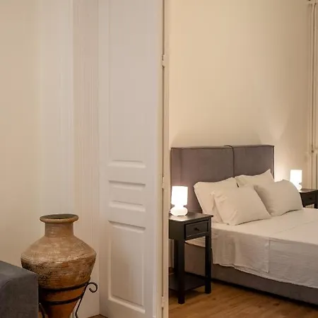 Charming 3bd Apt. Close To Metro Apartment