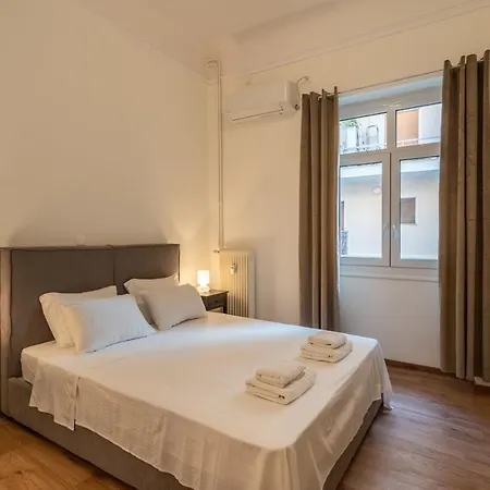 Charming 3bd Apt. Close To Metro Athens