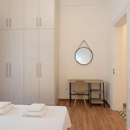Charming 3bd Apt. Close To Metro Apartment *
