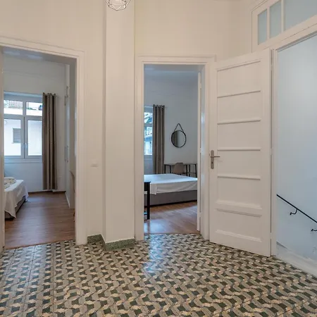 Charming 3bd Apt. Close To Metro Apartment