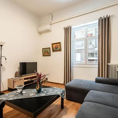 Charming 3bd Apt. Close To Metro Apartment *