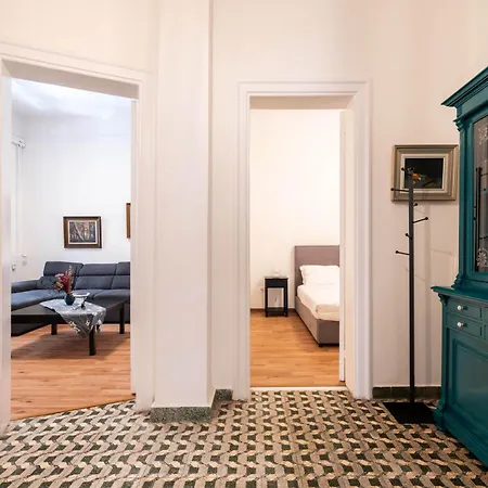 Apartment Charming 3bd Apt. Close To Metro
