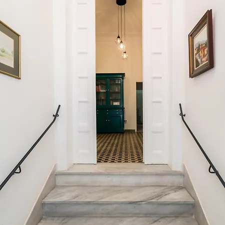 Charming 3bd Apt. Close To Metro